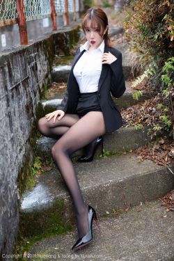 女人被公牛进入