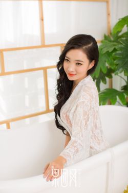 14岁初中女生光溜溜上学吗